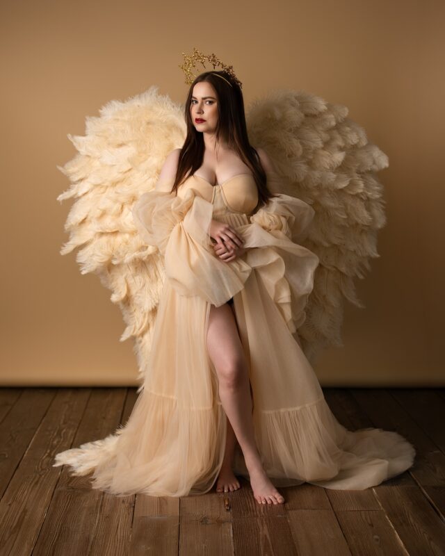 Walk like an angel
Own it like a goddes 🪽✨#angel #photohoot #angelwings #carolinafoto #valokuvausstudio